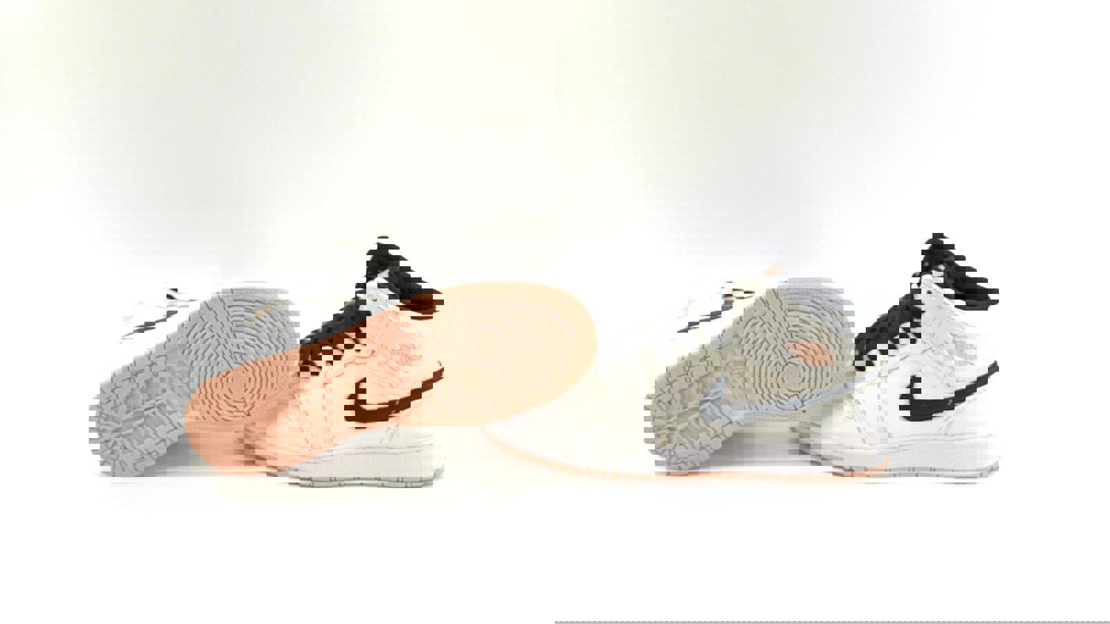 Air Jordan 1 Mid GS 'White Arctic Orange'