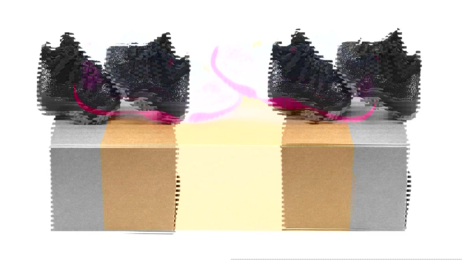 Wmns Air Jordan 11 Low 'Rook to Queen'